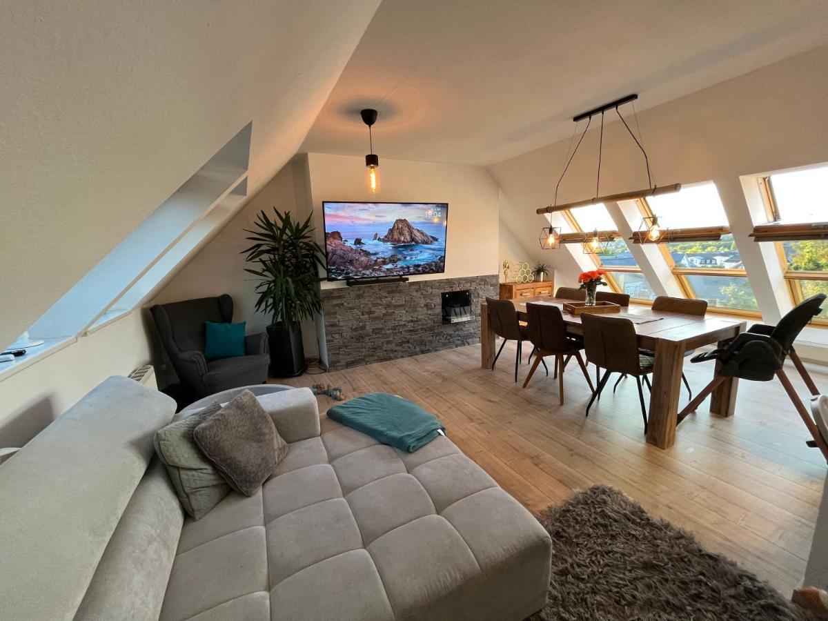 105 Qm Neues Klimatisiertes Appartment Fuer Familien Privater Parkplatz شيمنيتز المظهر الخارجي الصورة